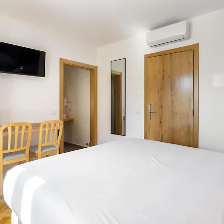 Хостел Forest - *