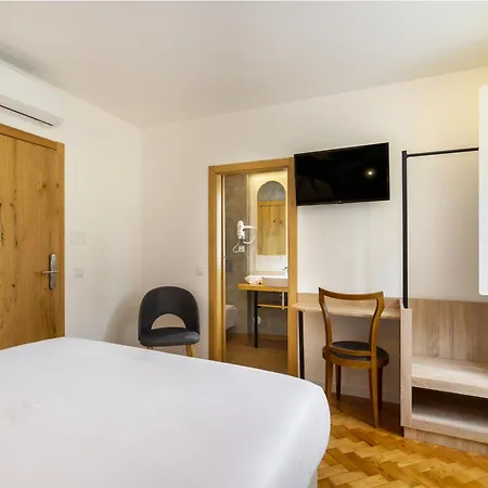 Forest - Hostel *