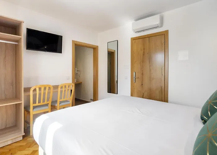 Хостел Forest - *